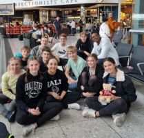 thumbnail gruppenfoto flughafen thumbnail gruppenfoto flughafen